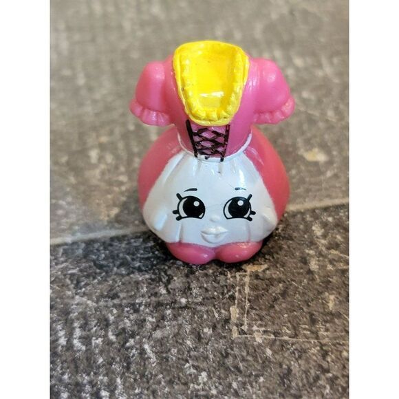 Shopkins moose pink dress apron toy figure - Picture 1 of 4